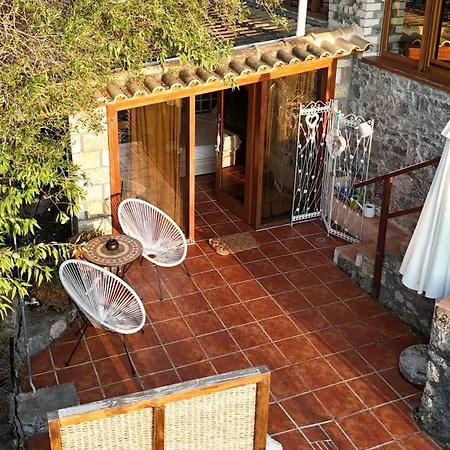 Beachfront Nest - Aspa's Getaway Inn Avía