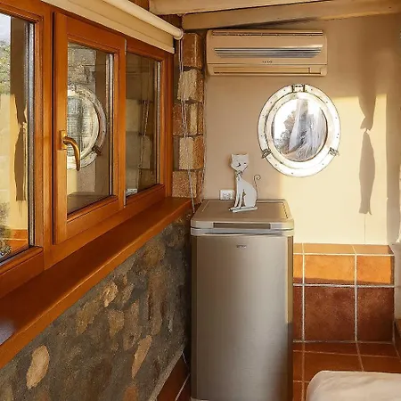 Beachfront Nest - Aspa's Getaway Avia