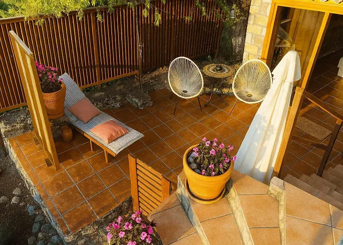 Beachfront Nest - Aspa's Getaway 여관 Avía