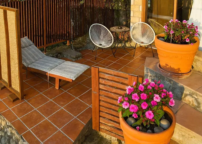 Beachfront Nest - Aspa's Getaway 여관