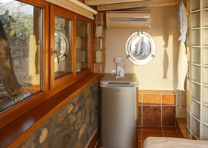 Beachfront Nest - Aspa's Getaway Avía